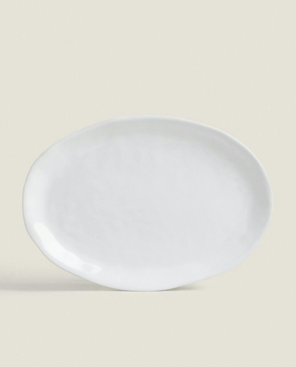 SET OF STONEWARE SERVING DISHES
